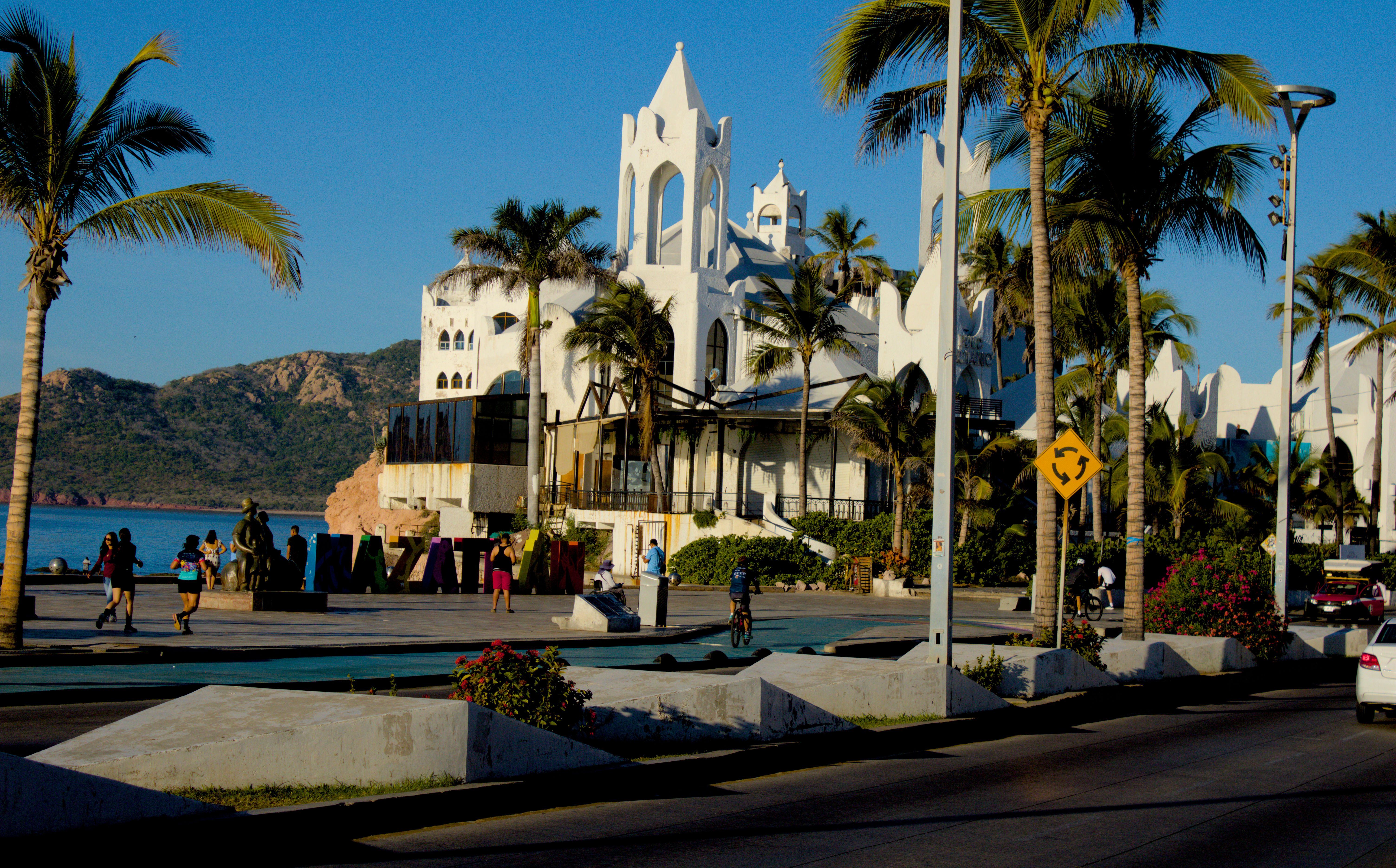 El Faro de Mazatlán, vista del malecón — Noe Palomares Homes & House