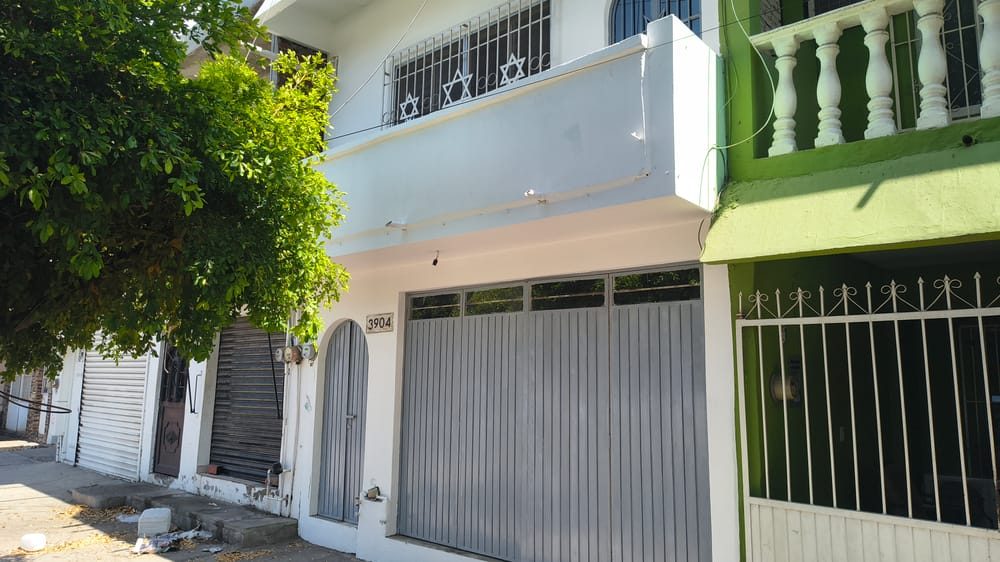 Casa de dos plantas ideal para vivir y rentar