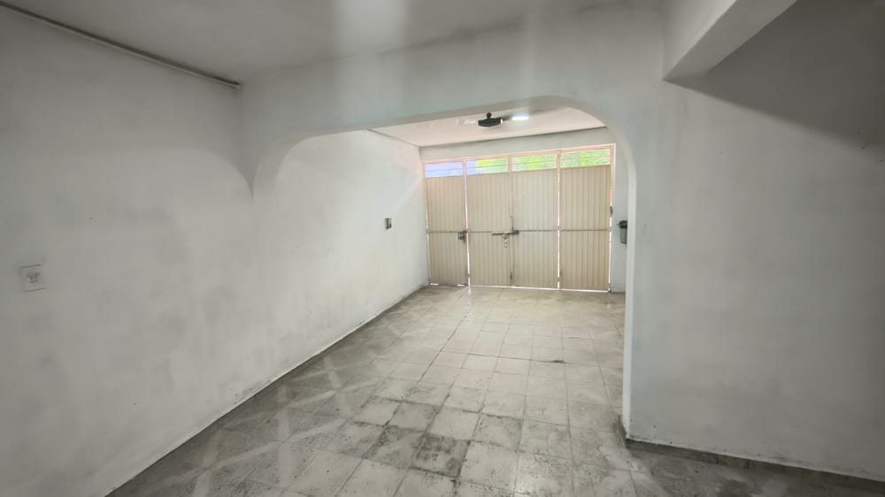 Casa de dos plantas ideal para vivir y rentar