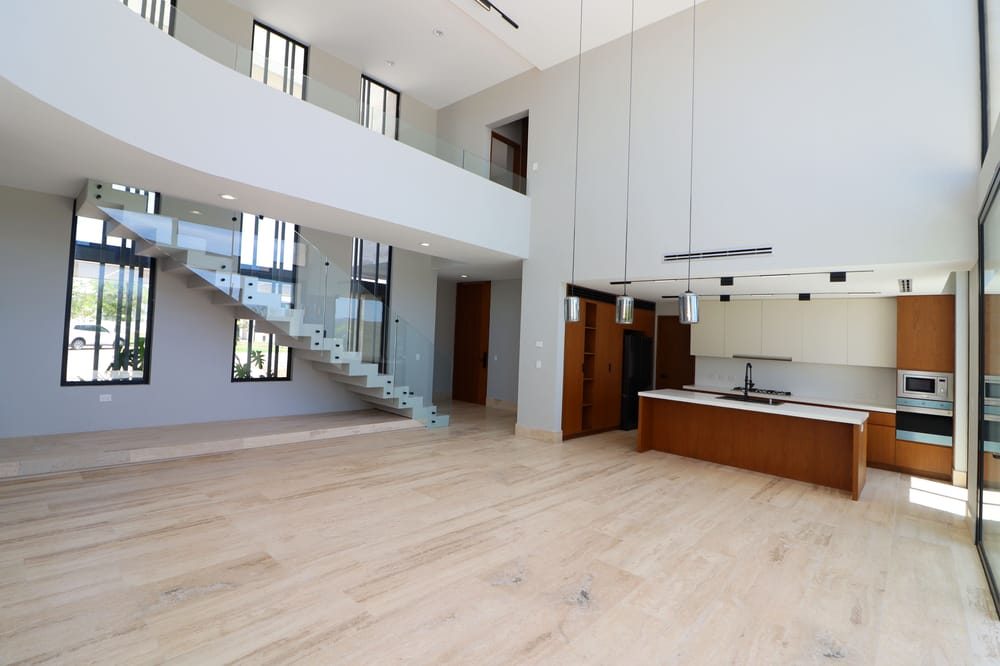 Casa nueva con cochera para 3 autos y doble altura