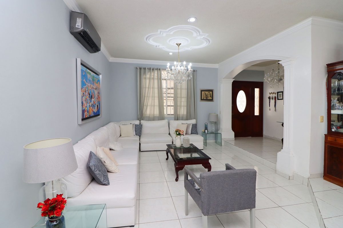 Amplia residencia de 5 recámaras en Lomas de Mazatlán