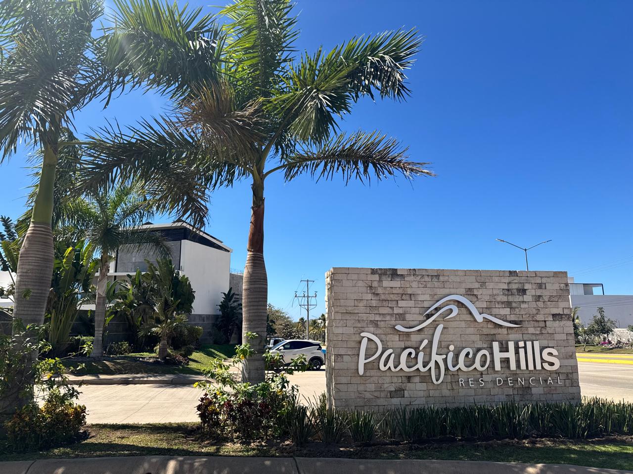 Entrada de Pacífico Hills Residencial