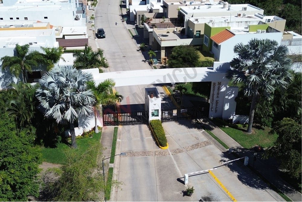 Terreno en privada con alberca, tenis y seguridad 24/7